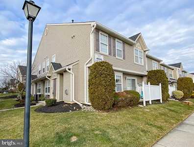 4501 Grenwich Ln Mount Laurel, NJ 08054