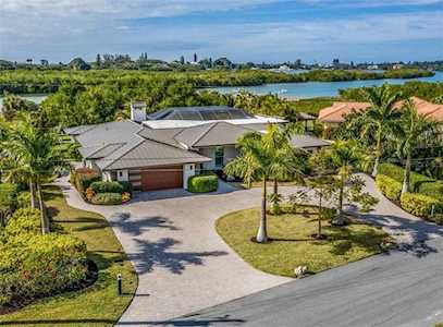 525 S Shore Dr Osprey, FL 34229