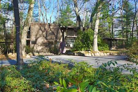 14 Moccasin Hill Lincoln, MA 01773