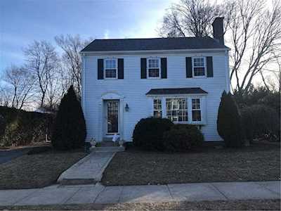 15 Brookside Dr Cranston, RI 02910