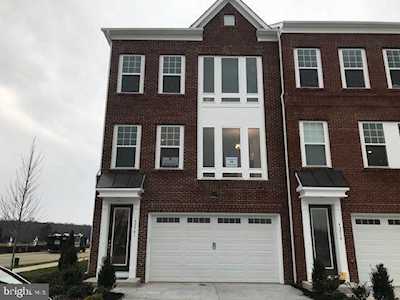 42981 Running Creek Square Leesburg, VA 20175