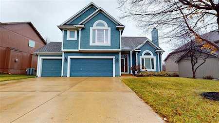 4440 Meadow View Dr Shawnee, KS 66226