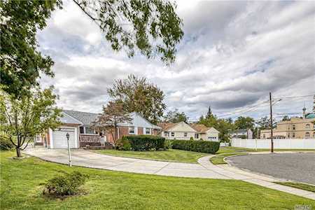 888 Goldner Court Court Valley Stream, NY 11580