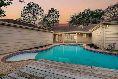 8302 Bo Jack Dr Houston, TX 77040