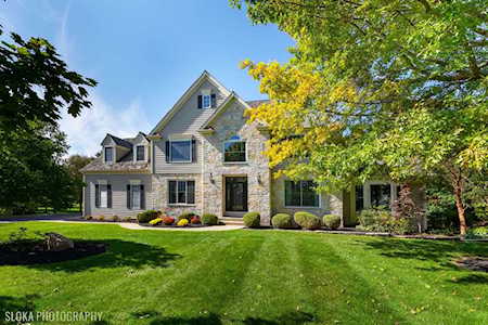 5701 Farmbrook Ln Crystal Lake, IL 60014