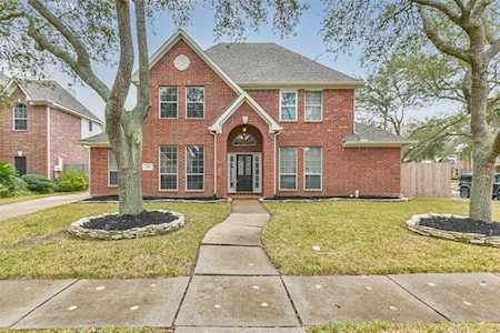 2017 Golden Bay Ln League City, TX 77573