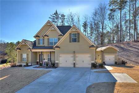 401 Spring Lake Hills NE White, GA 30184