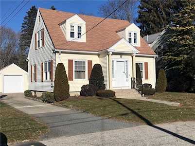 15 Beaumont St East Providence, RI 02916