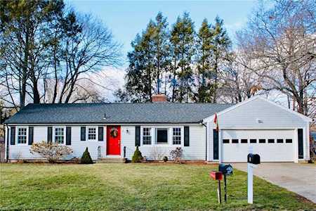 10 Owen Dr Cumberland, RI 02864