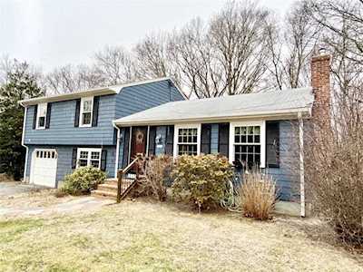 156 Briarbrook Dr North Kingstown, RI 02852