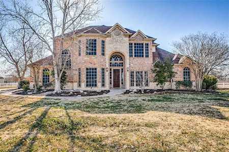 901 Creek Hollow Lane Fort Worth, TX 76131