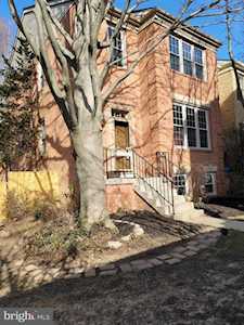 4122 Meadow Field Ct Fairfax, VA 22033