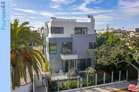 1444 11th Street #PH7 Santa Monica, CA 90401