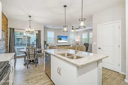 2204 E Hidalgo Avenue Phoenix, AZ 85040