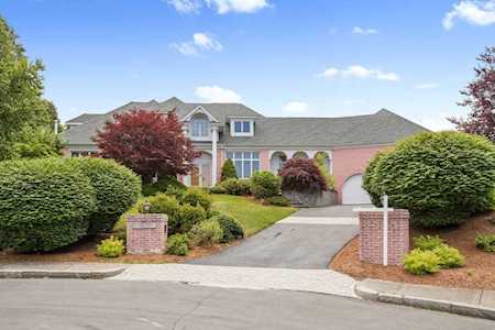 99 Canavan Dr Braintree, MA 02184