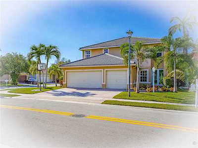 4702 NW 120th Way Coral Springs, FL 33076