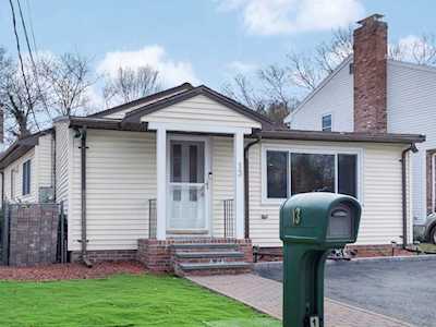 13 Pine Hill Circle Waltham, MA 02451
