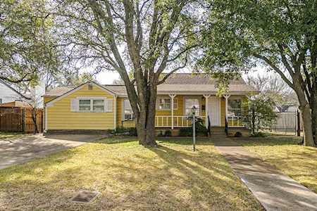 6113 Malvey Avenue Fort Worth, TX 76116
