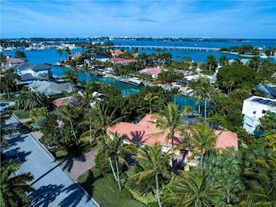 121 S Warbler Ln Sarasota, FL 34236