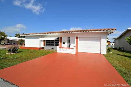 8703 NW 58th St Tamarac, FL 33321