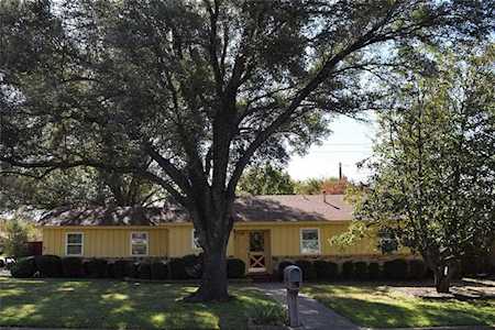 1108 Springdale Road Bedford, TX 76021
