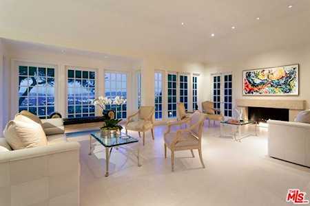 3111 Stone Oak Drive Los Angeles, CA 90049
