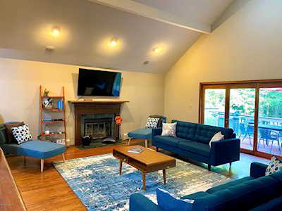401 W Minsi Trl Long Pond, PA 18334
