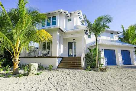 211 81st St Holmes Beach, FL 34217
