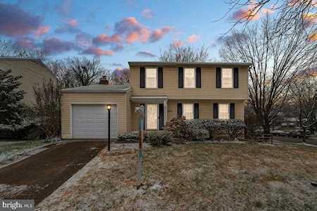 8482 Hayshed Ln Columbia, MD 21045