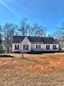 90 South River Bnd Jackson, GA 30233