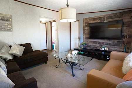 206 Mazatlan DR Del Valle, TX 78617