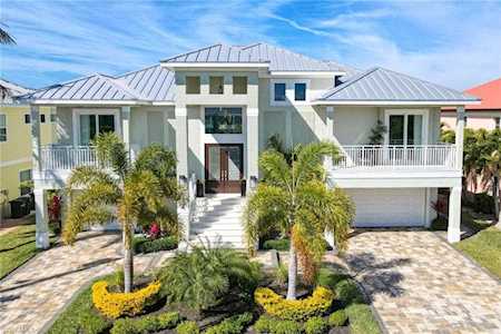 329 Madison Ct Fort Myers Beach, FL 33931