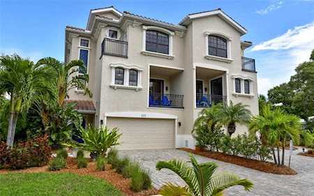 117 Columbus Blvd Sarasota, FL 34242