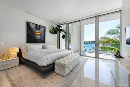 3750 Yacht Club Dr #2 Aventura, FL 33180