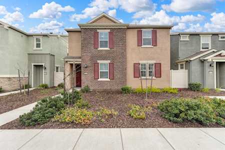 1041 Dennington Place Roseville, CA 95747