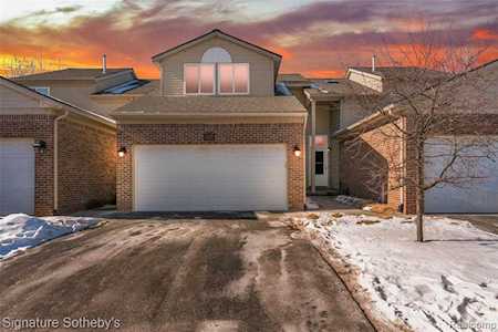 509 N Reese St South Lyon, MI 48178