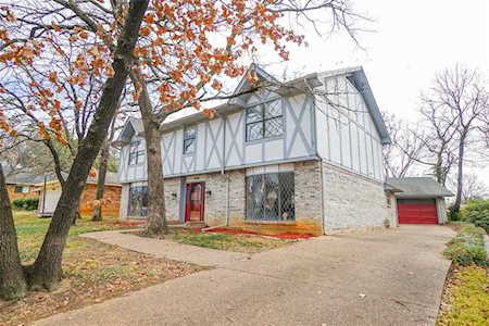 2816 Woodpath Lane Bedford, TX 76021