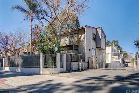 18433 Hatteras Street #606 Tarzana, CA 91356