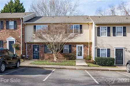 6104 Heath Ridge Ct Charlotte, NC 28210