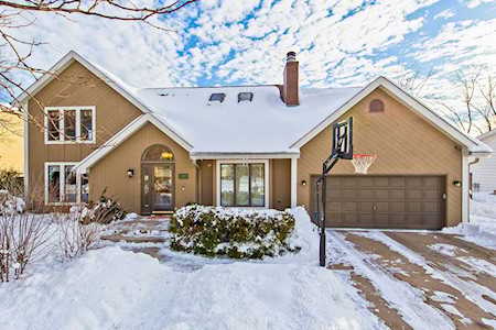 1751 Cedar Glen Dr Libertyville, IL 60048