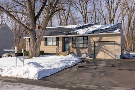 27 Chateau Ct Loudonville, NY 12211