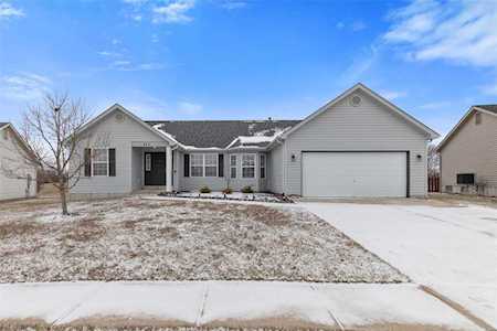 422 Pearl Creek Dr Wentzville, MO 63385