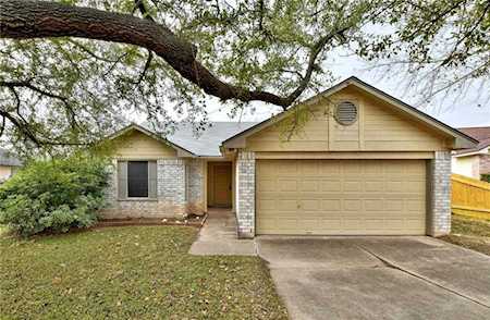 11613 Maybach DR Del Valle, TX 78617