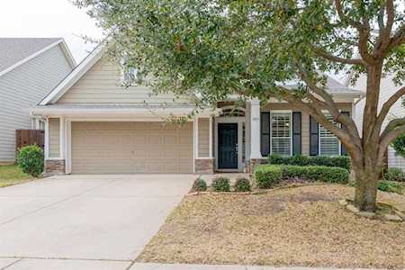1037 Honeysuckle Grapevine, TX 76051
