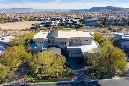23 Hawk Ridge Dr Las Vegas, NV 89135