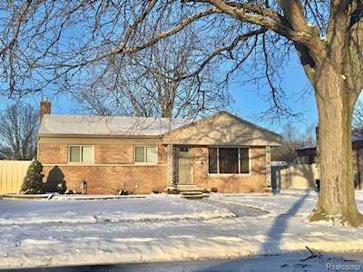 2684 Pinetree Dr Trenton, MI 48183