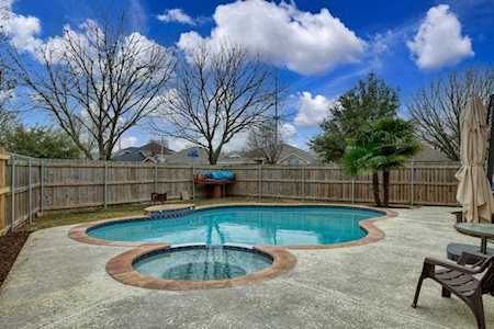 6015 Maple Leaf Drive Arlington, TX 76017