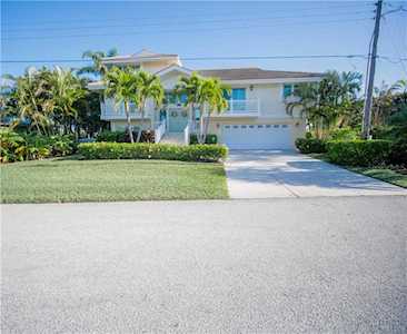 8317 Marina Ct Holmes Beach, FL 34217