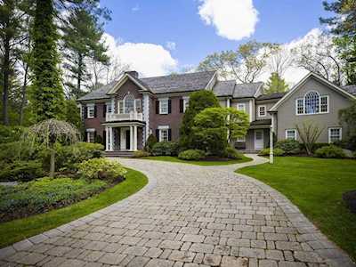 108 Dover Rd Wellesley, MA 02482