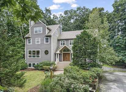 67 Studio Rd Newton, MA 02466